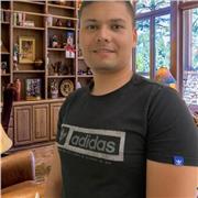 Ingeniero mecánico y piloto, ofrece clases de física y conocimientos básicos de aviación